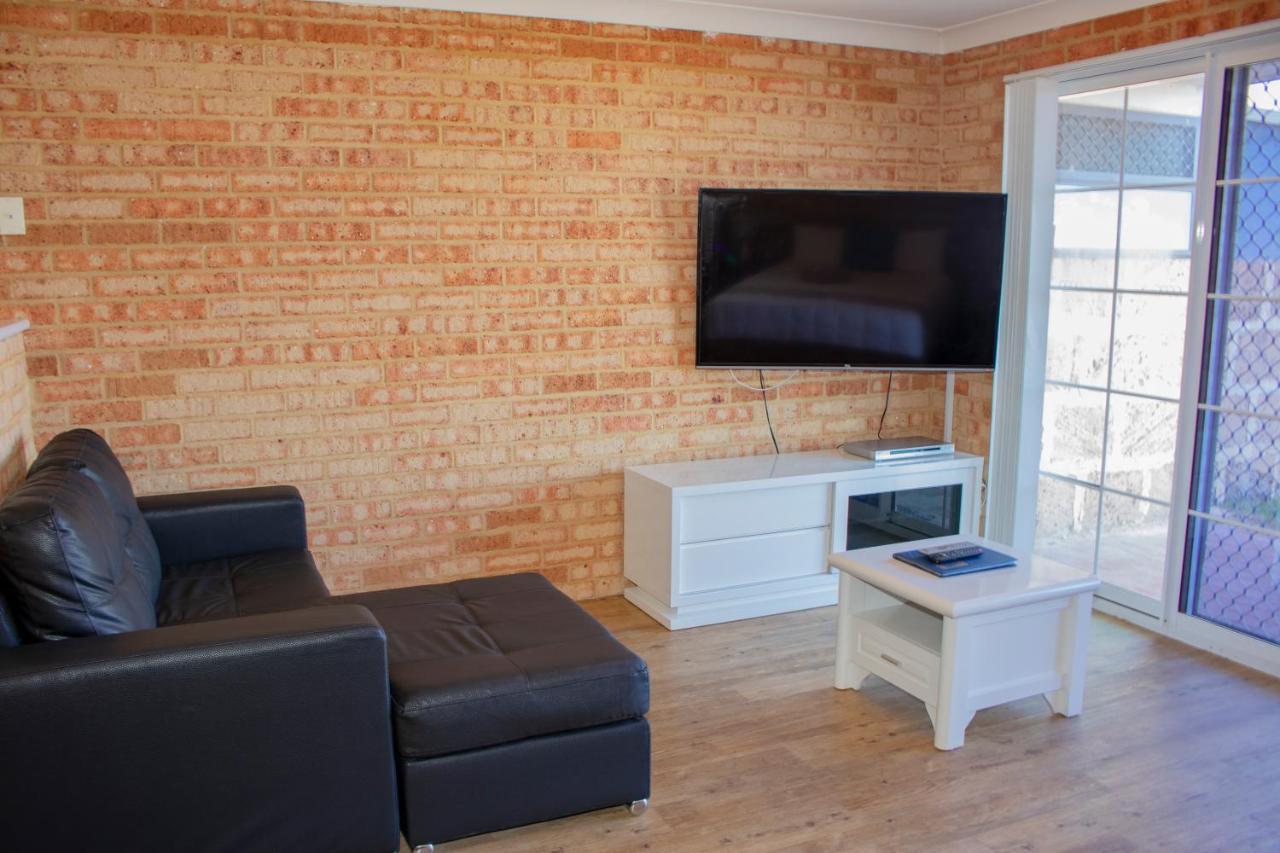Seaspray Beach Holiday Park Dongara Bagian luar foto